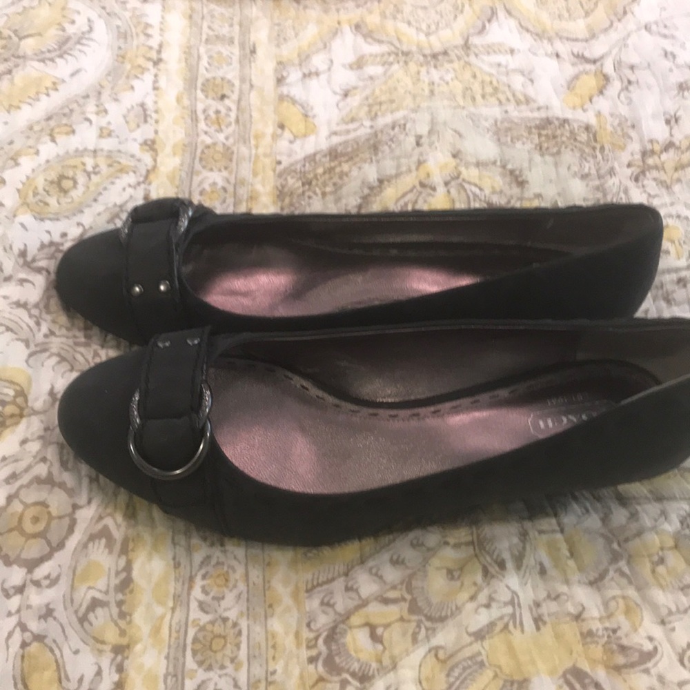Coach flat with little heel - great condition.